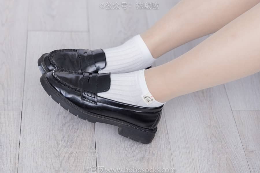 [BoBoSocks袜啵啵] NO.068 菠萝-JK制服、皮鞋、短白棉袜、肉丝 [138P1V6.74G]