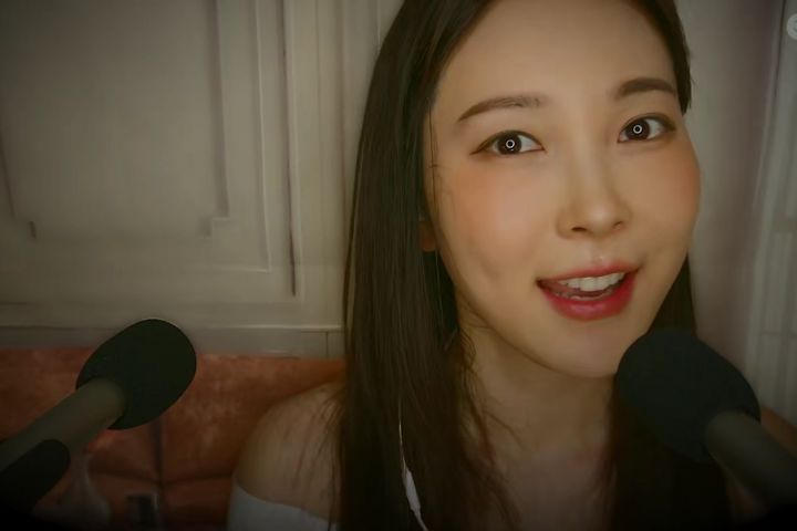 [Eunzel ASMR]女朋友在床上等你，耳语，耳部按摩和亲吻