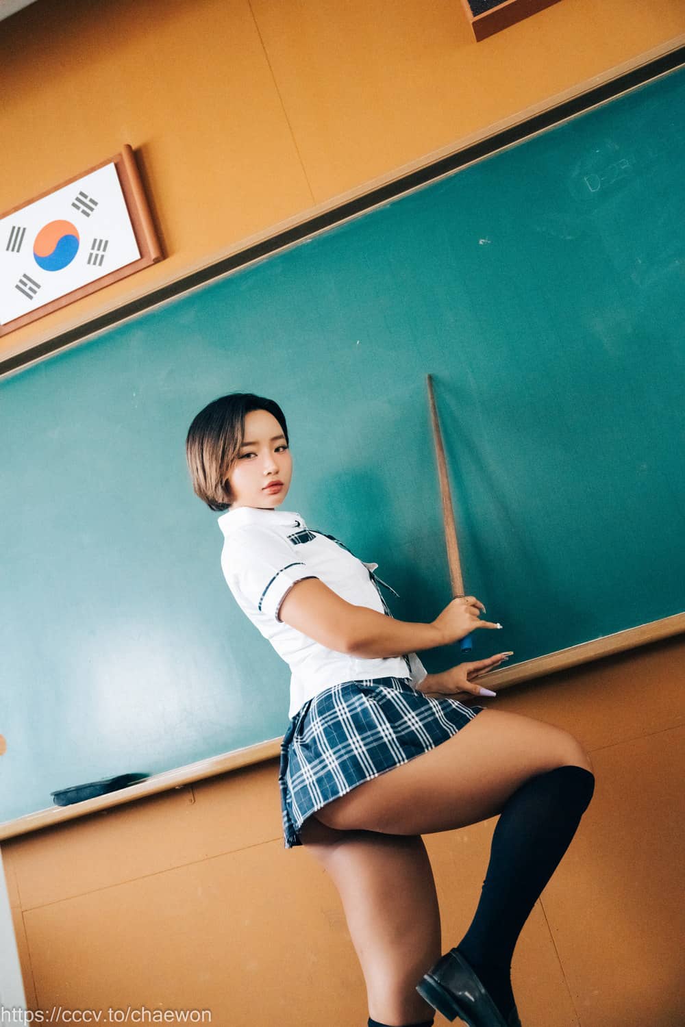 乐摄图[Loozy] Booty Queen - Gal In A Shool Warehouse  [196P5V5.2G]预览图1